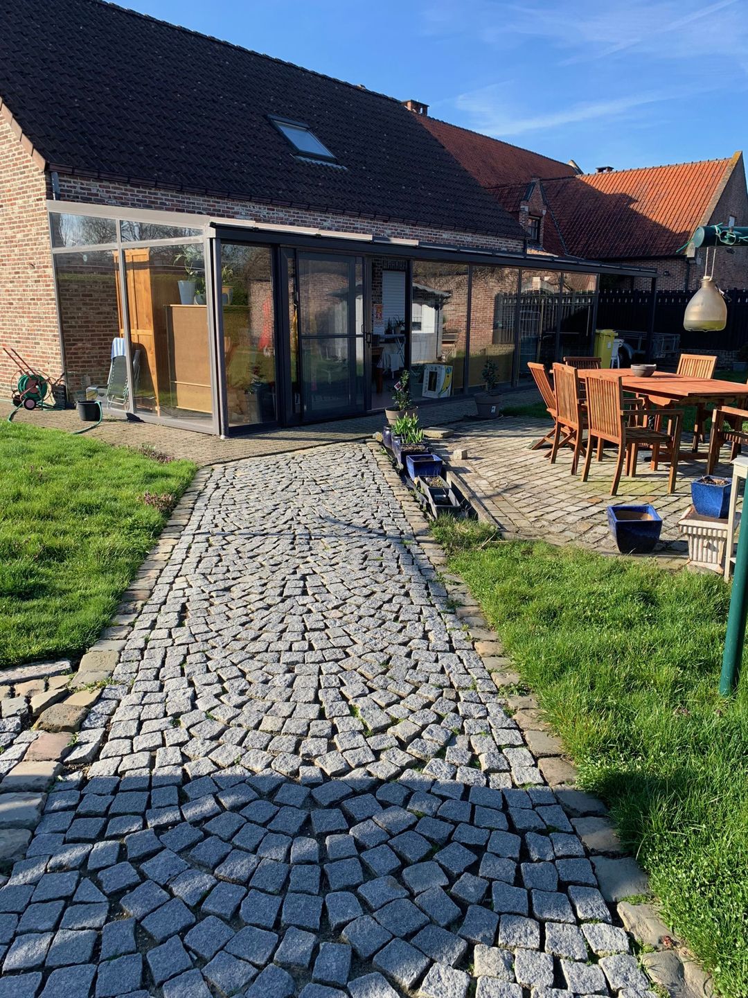 Kasseipad in de tuin